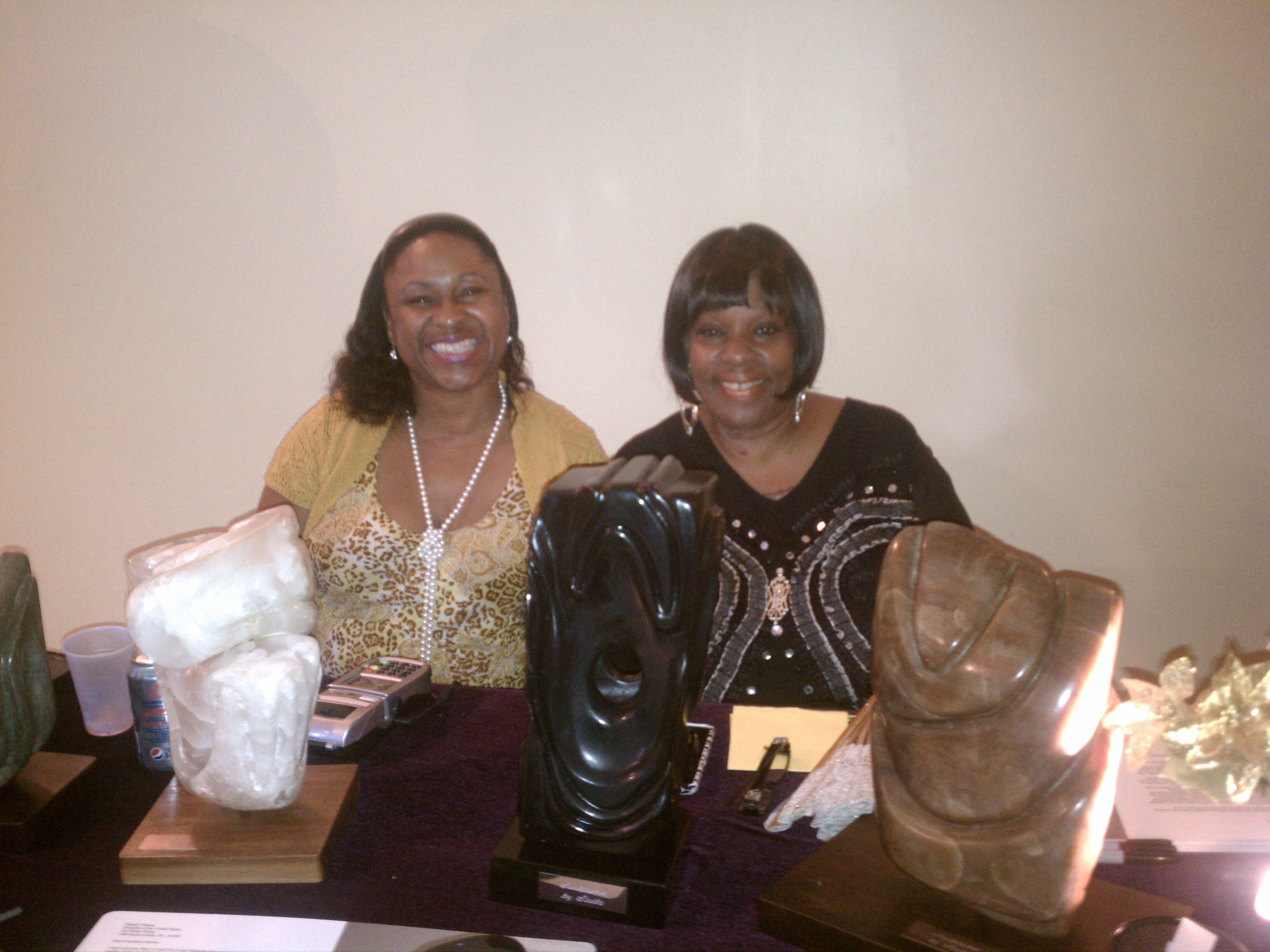 Event sponsor Sculptures by Stella's very own Stella Singleton-Jones with Cathy Taylor and their beautiful sculptures