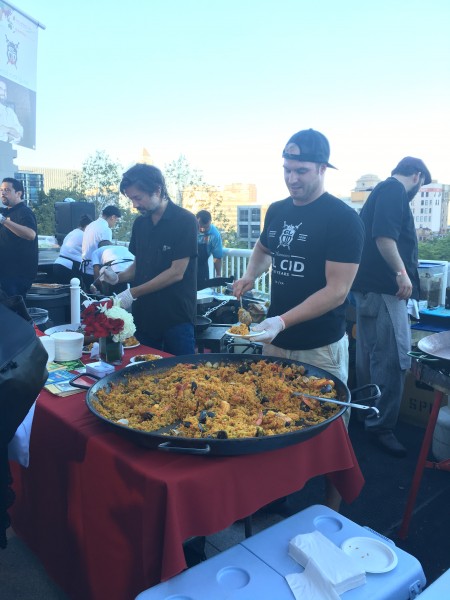 El Cid made a giant Paella. Photo by the Experience Magazine
